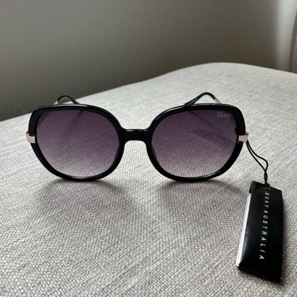 Quay Australia x Chrissy Teigen Gold Dust Sunglasses Black/ Gold NWT - Picture 7 of 13